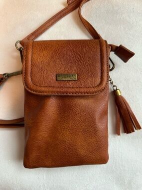 NWOT Austop Compact Tan Wallet/Crossbody Bag with Tassel Accent